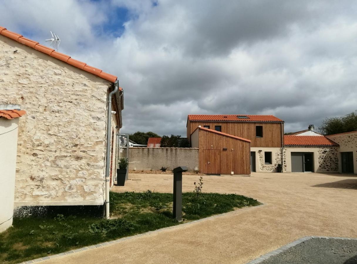 La Borderie - Maison Des Randonnees - Gite Etape - Gite De Groupe Vaire Room photo